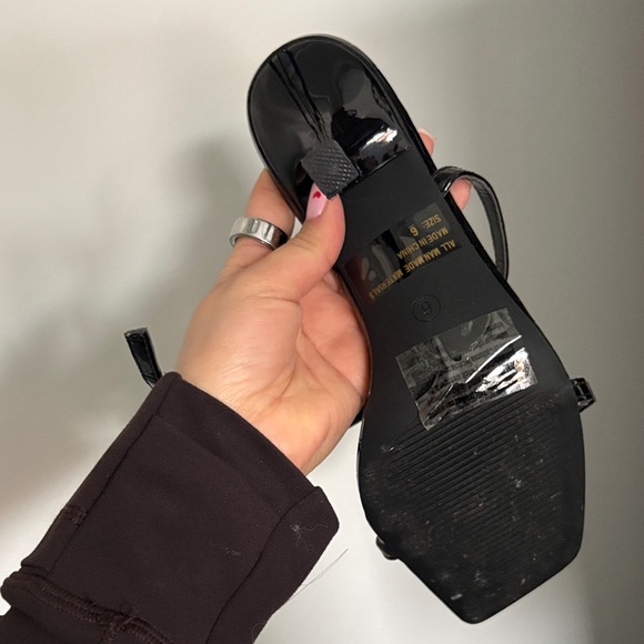 Elegant Black Strappy Heels - Picture 4 of 8